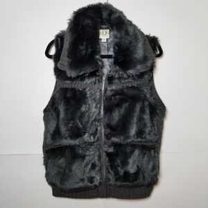 Fuda Faux Fur Vest